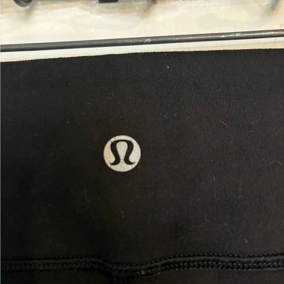 lululemon Womens sz 6 Black Capri legging Front waistband interior pocket Cotton - Picture 3 of 4